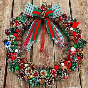 18" Christmas Pinecone Wreath